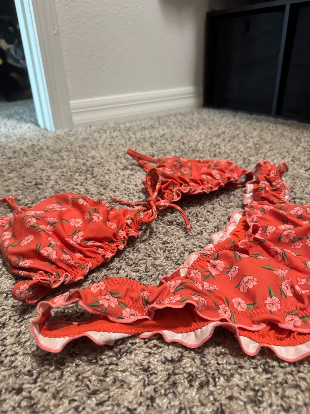 Target Ruffle Bikini Set Size Large - Picture 2 of 7